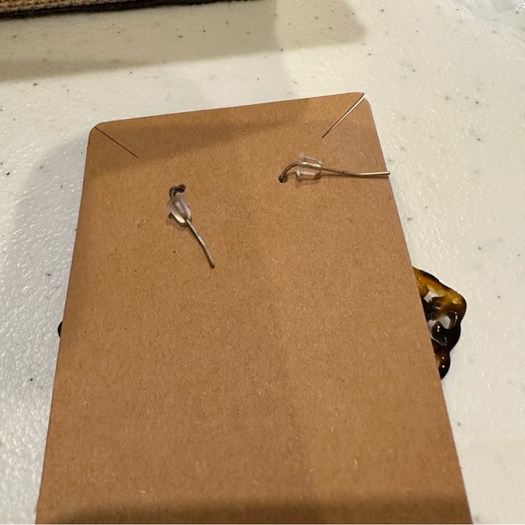 2 pairs of Faux Tortoise Earrings - gold tone accents - Picture 13 of 13